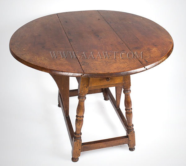 Side Table, Butterfly Leaf Supports, Demilune Drop Leaves, Block and Turned Legs
Probably Connecticut
Circa 1725 to 1750, entire view